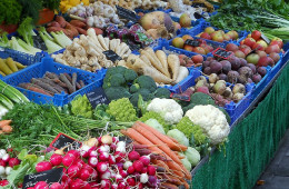 Frische Gemüsesorten auf dem Markt